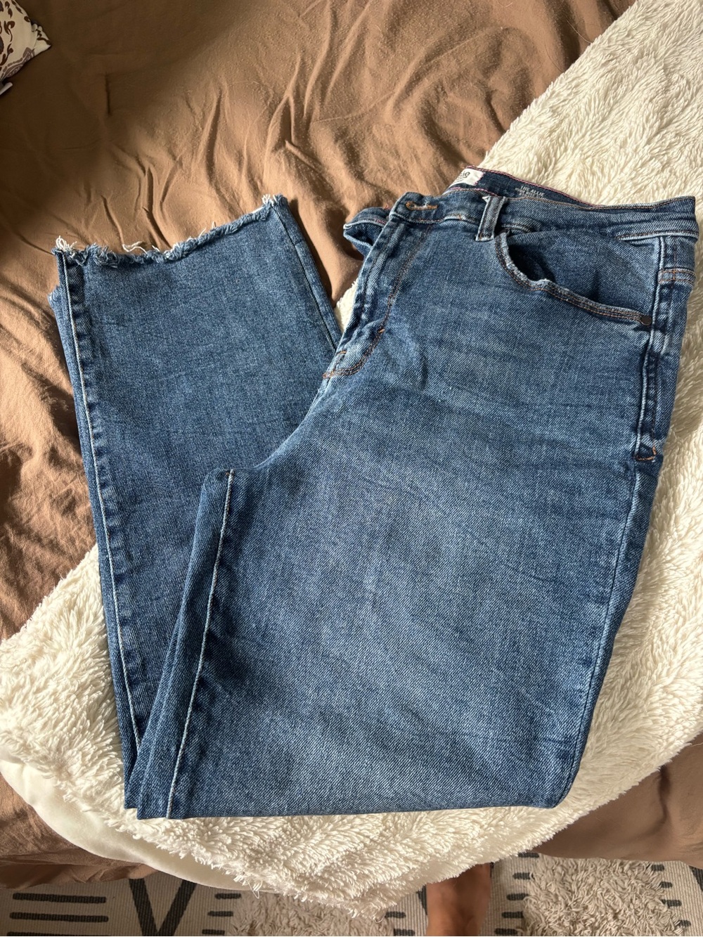 Kensie women’s Medium Blue Straight-Leg Jeans